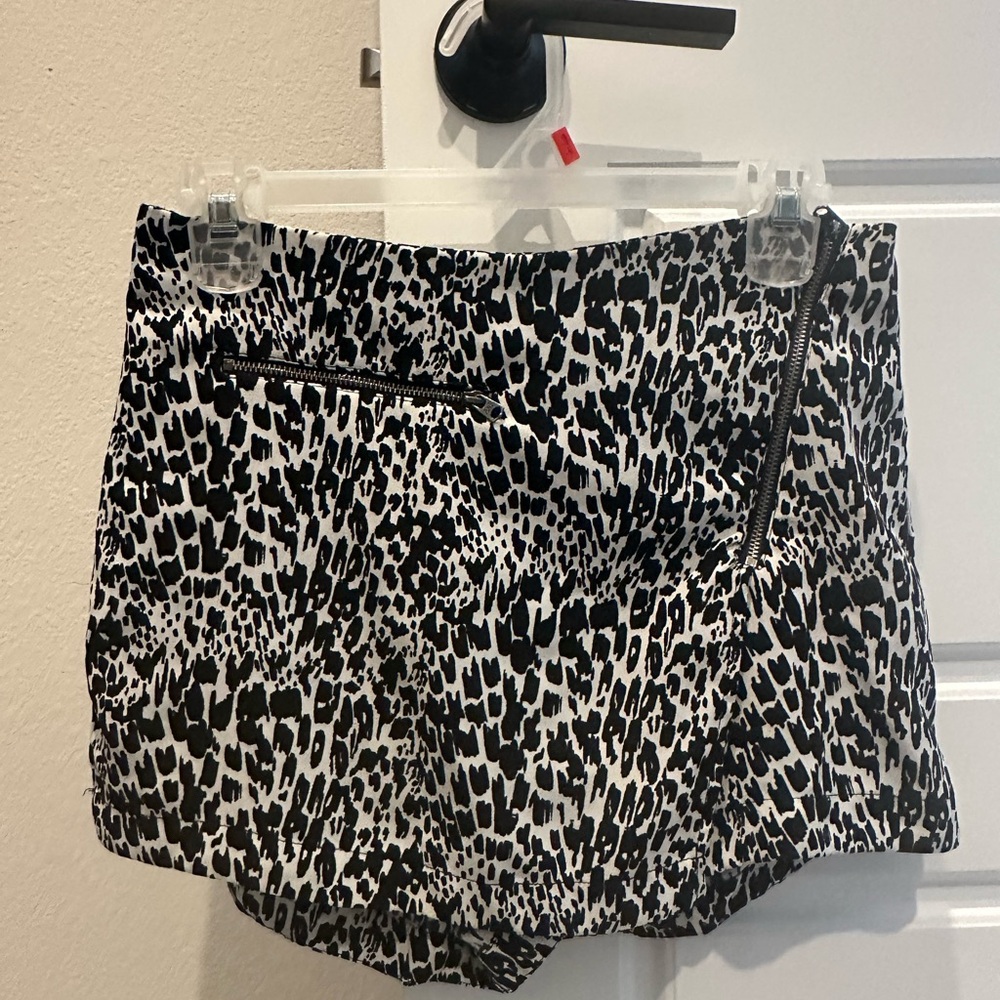 Abercrombie & Fitch Black and White High Waist Shorts